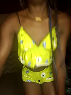 Snapshot of emily2000 chatting on 02/21/25, 09:32 emily2000 online show from 02/21/25, 09:32