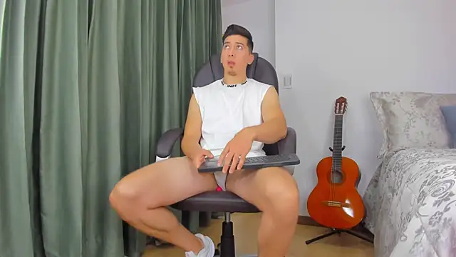 Snapshot of Tombarden chatting on 02/13/25, 07:10 Tombarden online show from 02/13/25, 07:10