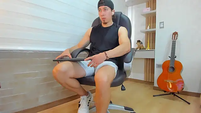 Snapshot of Tombarden chatting on 11/25/25, 08:20 Tombarden online show from 11/25/25, 08:20