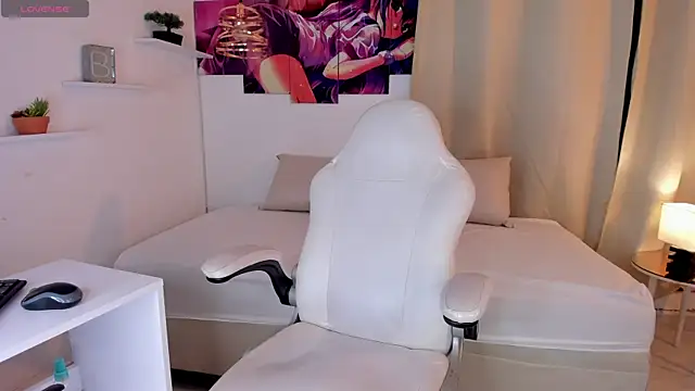 Snapshot of Karime_Oil chatting on 03/04/25, 07:22 Karime Oil online show from 03/04/25, 07:22