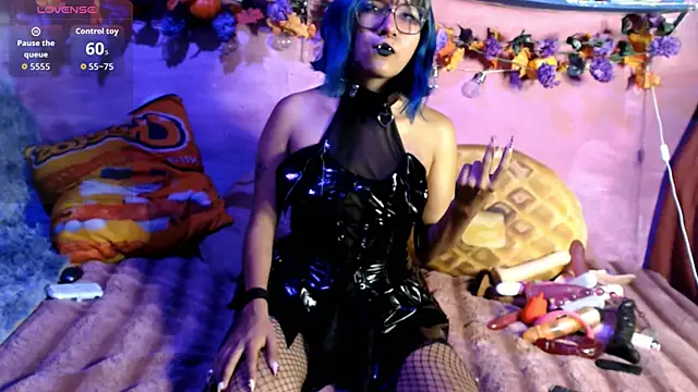 Sharkyu1 online show from 10/16/25, 04:24