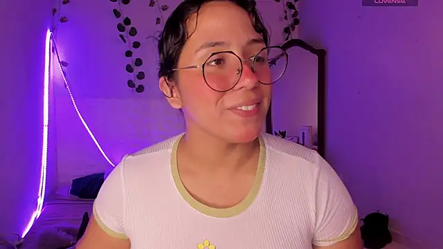 Snapshot of Ludovica6669 chatting on 03/06/25, 02:30 Ludovica6669 online show from 03/06/25, 02:30