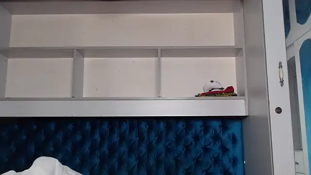 YoungDiva69 online show from 11/03/25, 07:09