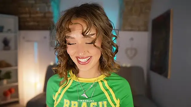 Clara Nia online show from 02/05/25, 07:31