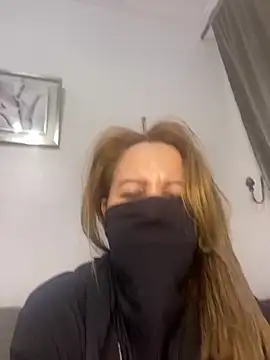 Snapshot of A-mal5 chatting on 03/09/25, 08:21 A-mal5 online show from 03/09/25, 08:21