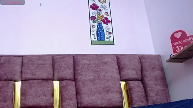 VICTORIAHANK  online show from 04/09/26, 07:08