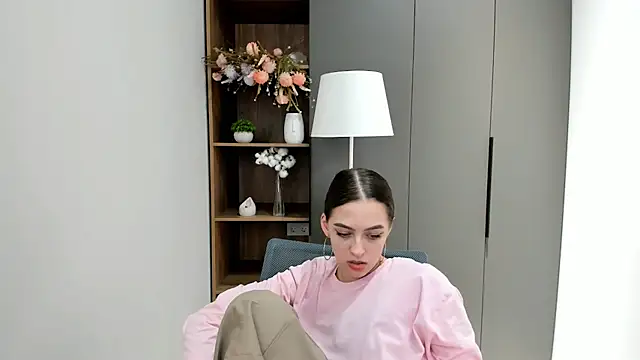 WhitneyCruise online show from 02/03/25, 09:30