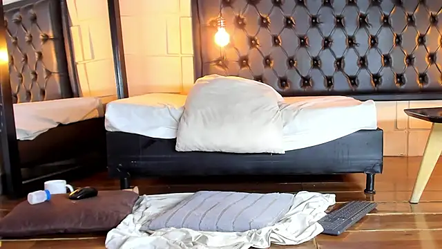 SamanthaMilann online show from 02/19/25, 09:47