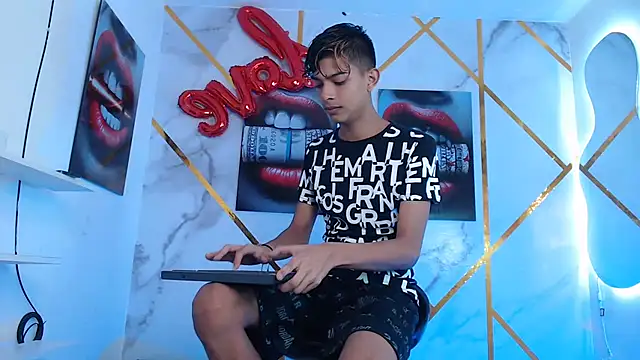 Snapshot of KING_STYLE2 chatting on 03/01/25, 11:26 KING STYLE2 online show from 03/01/25, 11:26