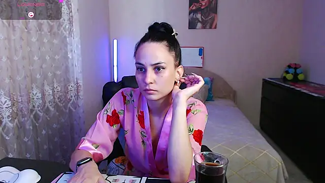 Kriss brunette 5 online show from 07/19/26, 07:34