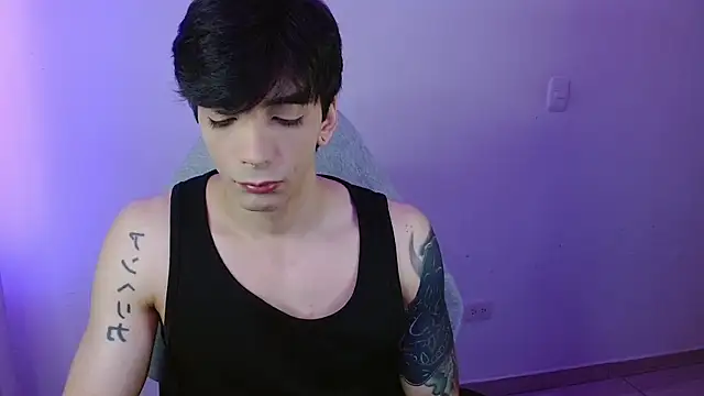 Snapshot of H3ll_B0I chatting on 04/28/26, 02:38 H3ll B0I online show from 04/28/26, 02:38