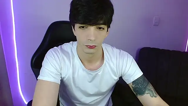 Snapshot of H3ll_B0I chatting on 05/14/26, 05:14 H3ll B0I online show from 05/14/26, 05:14