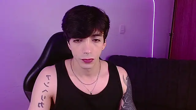 Snapshot of H3ll_B0I chatting on 05/15/26, 06:09 H3ll B0I online show from 05/15/26, 06:09