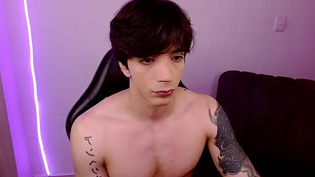 Snapshot of H3ll_B0I chatting on 06/05/26, 05:03 H3ll B0I online show from 06/05/26, 05:03