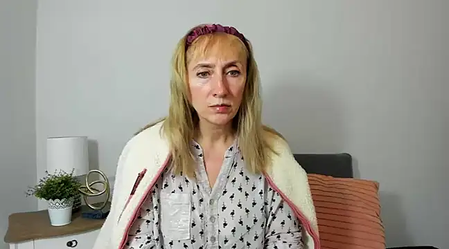 Snapshot of MargaretMilf69 chatting on 02/07/25, 01:11 MargaretMilf69 online show from 02/07/25, 01:11