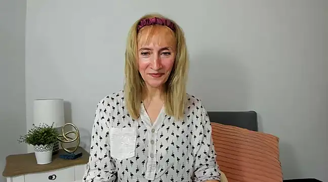 Snapshot of MargaretMilf69 chatting on 02/07/25, 04:14 MargaretMilf69 online show from 02/07/25, 04:14