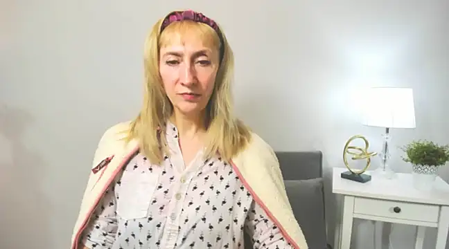 Snapshot of MargaretMilf69 chatting on 02/19/25, 04:33 MargaretMilf69 online show from 02/19/25, 04:33