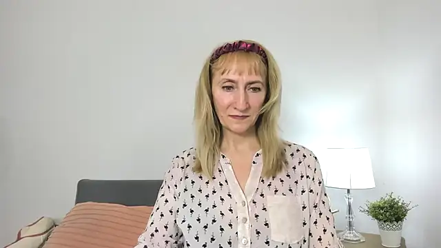 Snapshot of MargaretMilf69 chatting on 02/27/25, 07:37 MargaretMilf69 online show from 02/27/25, 07:37