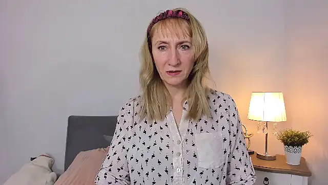 Snapshot of MargaretMilf69 chatting on 03/06/25, 04:28 MargaretMilf69 online show from 03/06/25, 04:28