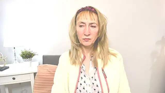 Snapshot of MargaretMilf69 chatting on 03/17/25, 04:22 MargaretMilf69 online show from 03/17/25, 04:22