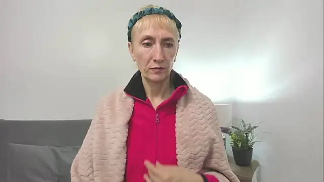 Snapshot of MargaretMilf69 chatting on 10/14/25, 03:24 MargaretMilf69 online show from 10/14/25, 03:24