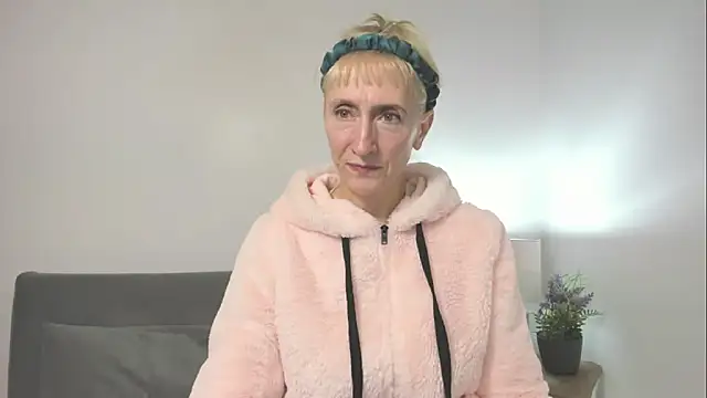 Snapshot of MargaretMilf69 chatting on 10/16/25, 03:13 MargaretMilf69 online show from 10/16/25, 03:13