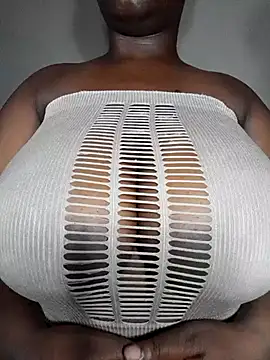 Snapshot of owamiee chatting on 02/12/25, 10:03 owamiee online show from 02/12/25, 10:03