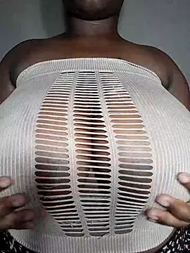 Snapshot of owamiee chatting on 02/16/25, 06:21 owamiee online show from 02/16/25, 06:21