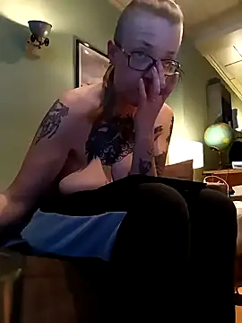 Astrid-Gilbert online show from 02/14/25, 09:43