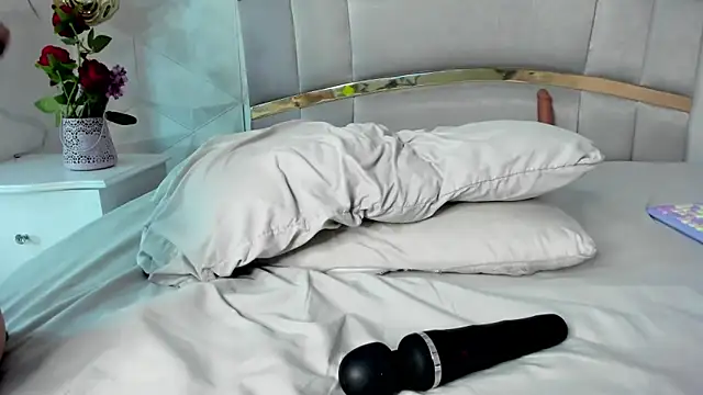 zoe taylorr1 online show from 03/11/25, 08:09