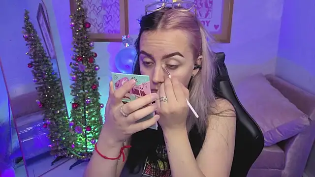 Hela v online show from 12/22/25, 08:06