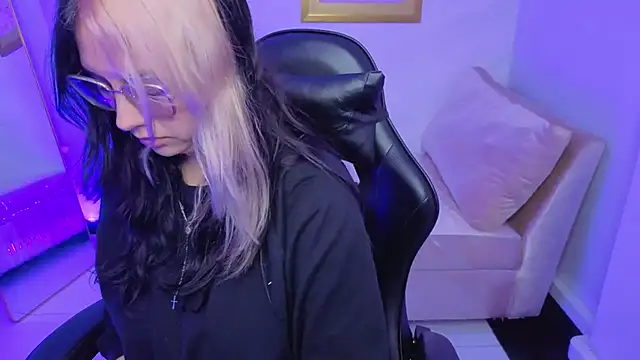 Hela v online show from 01/16/26, 08:02