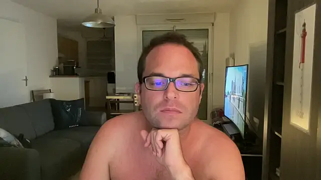 Snapshot of Funnyjul31 chatting on 06/19/26, 04:33 Funnyjul31 online show from 06/19/26, 04:33