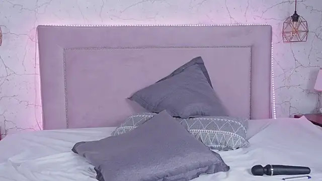 Snapshot of MillaBlis chatting on 03/14/25, 01:48 MillaBlis online show from 03/14/25, 01:48