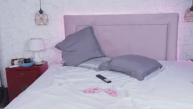 Snapshot of MillaBlis chatting on 03/17/25, 11:11 MillaBlis online show from 03/17/25, 11:11