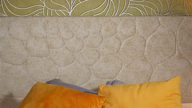 Snapshot of MillaBlis chatting on 10/03/25, 08:17 MillaBlis online show from 10/03/25, 08:17