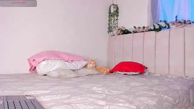 alice guzman1 online show from 12/16/25, 02:44