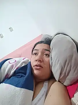 Snapshot of kelmont chatting on 10/25/25, 01:02 kelmont online show from 10/25/25, 01:02