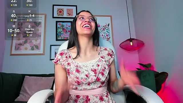 Snapshot of nina__dixon chatting on 03/08/25, 08:35 nina dixon online show from 03/08/25, 08:35