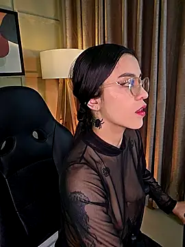 Snapshot of nina__dixon chatting on 09/16/25, 12:11 nina dixon online show from 09/16/25, 12:11