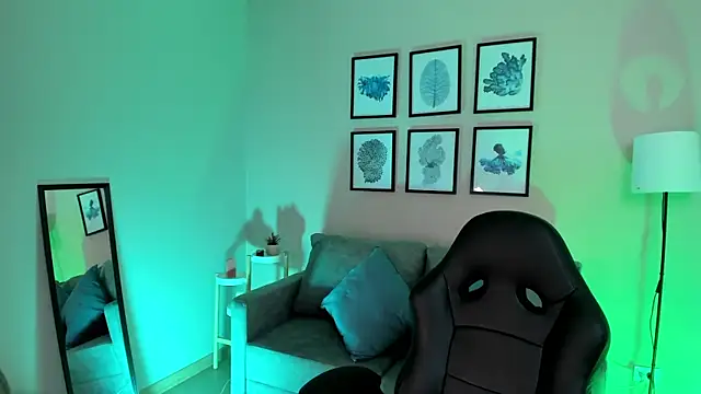 Snapshot of nina__dixon chatting on 09/18/25, 10:01 nina dixon online show from 09/18/25, 10:01