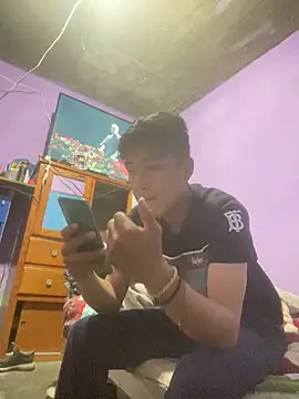 Snapshot of EduardoEspinoza12 chatting on 02/19/25, 08:33 EduardoEspinoza12 online show from 02/19/25, 08:33