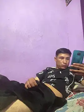 Snapshot of EduardoEspinoza12 chatting on 03/06/25, 05:35 EduardoEspinoza12 online show from 03/06/25, 05:35