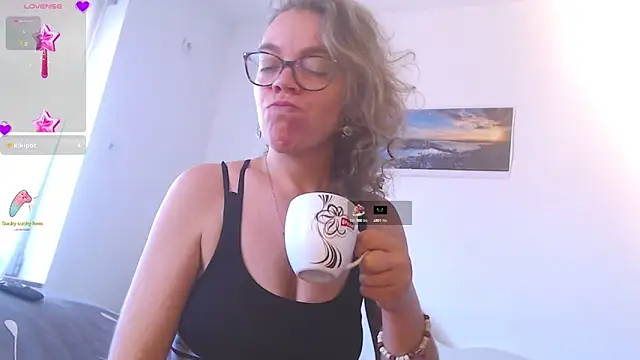 Ju-Hot online show from 09/17/25, 02:08