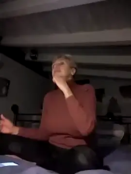 Snapshot of divinaerotica chatting on 11/03/25, 06:53 divinaerotica online show from 11/03/25, 06:53