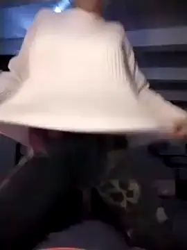 Snapshot of divinaerotica chatting on 11/07/25, 06:19 divinaerotica online show from 11/07/25, 06:19