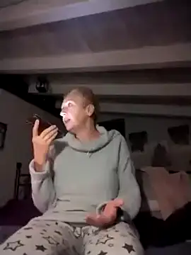 Snapshot of divinaerotica chatting on 11/10/25, 05:56 divinaerotica online show from 11/10/25, 05:56