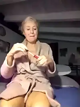 Snapshot of divinaerotica chatting on 11/13/25, 05:56 divinaerotica online show from 11/13/25, 05:56