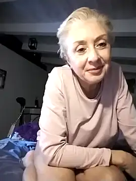 Snapshot of divinaerotica chatting on 11/18/25, 03:16 divinaerotica online show from 11/18/25, 03:16