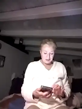 Snapshot of divinaerotica chatting on 12/03/25, 08:18 divinaerotica online show from 12/03/25, 08:18